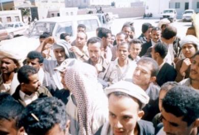جانب من المتظاهرين يوم امس جانب من المتظاهرين يوم امس