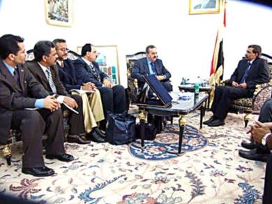 وزير الشباب أثناء لقائه رئيس الاتحاد العربي للصحافة الرياضية أمس وزير الشباب أثناء لقائه رئيس الاتحاد العربي للصحافة الرياضية أمس