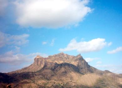 جبل شاهق جبل شاهق
