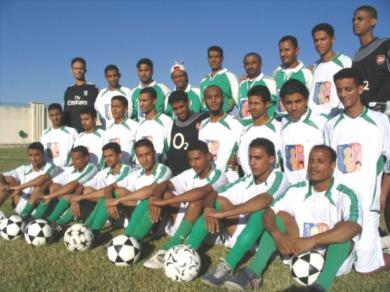 الفريق الاول لنادي الرشيد بتعز ومعهم الحارس فرج مبروك الفريق الاول لنادي الرشيد بتعز ومعهم الحارس فرج مبروك