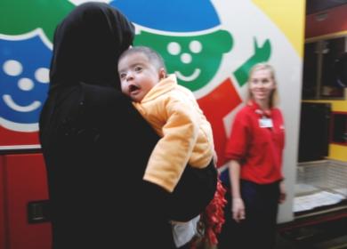 رضيعة عراقية تصل إلى أمريكا لاجراء جراحة 