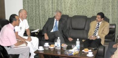 نائب المحافظ يلتقي السفير الألماني وقائد البارجة التي تزور ميناء عدن نائب المحافظ يلتقي السفير الألماني وقائد البارجة التي تزور ميناء عدن