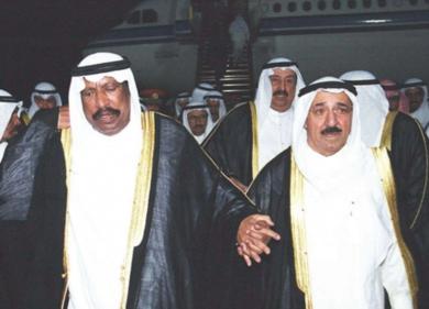 من اليسار الشيخ سعد العبدالله الصباح مع الشيخ صباح الاحمد الصباح
