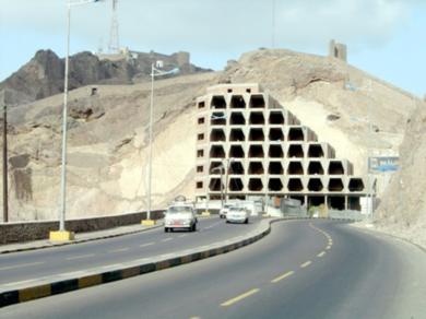 في الطريق الى بوابة عدن في الطريق الى بوابة عدن