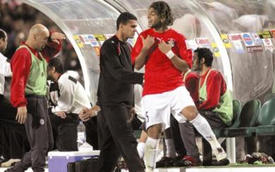 حسام حسن وعبدالواحد السيد بذلا جهدا طيباً في تهدئة (ميدو) الذي بدوره عكر فرحة كل المصريين حسام حسن وعبدالواحد السيد بذلا جهدا طيباً في تهدئة (ميدو) الذي بدوره عكر فرحة كل المصريين