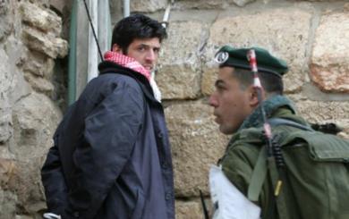 القوات الاسرائيلية تعتقل فلسطينيين