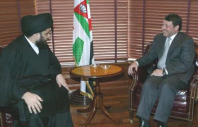 الملك عبدالله الثاني خلال لقائه الزعيم الشيعي المتشدد مقتدى الصدر