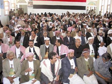جانب من مواطني صعدة الحاضرين المؤتمر الصحفي جانب من مواطني صعدة الحاضرين المؤتمر الصحفي