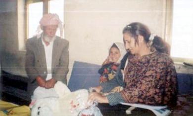 رئيسة منتدى الشقائق مع سوسن وجدها رئيسة منتدى الشقائق مع سوسن وجدها