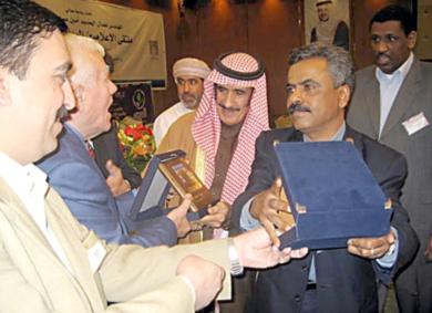 تكريم الأستاذ عادل الأعسم، عضو المكتب التنفيذي للاتحاد العربي للصحافة الرياضية تكريم الأستاذ عادل الأعسم، عضو المكتب التنفيذي للاتحاد العربي للصحافة الرياضية