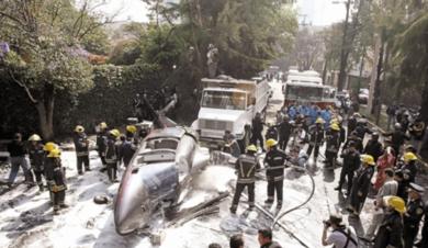 صورة للمروحية التي سقطت في مكسيكو سيتي والتي كان على متنها النجم الارجنتيني السابق فالدانو صورة للمروحية التي سقطت في مكسيكو سيتي والتي كان على متنها النجم الارجنتيني السابق فالدانو