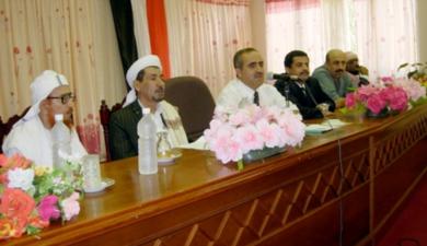 الأخ محافظ عدن يتحدث إلى العلماء وأئمة المساجد في اللقاء الموسع أمس الأخ محافظ عدن يتحدث إلى العلماء وأئمة المساجد في اللقاء الموسع أمس