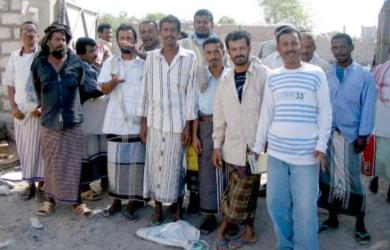 جانب من العاملون بمؤسسة المياه في لحج جانب من العاملون بمؤسسة المياه في لحج