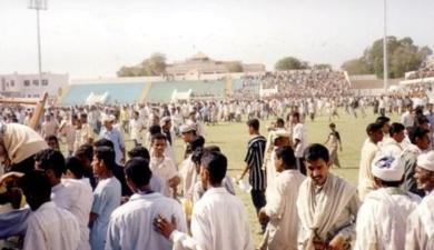 حشد كبير من طالبي التجنيد تم ادخالهم الى ملعب معاوية بالحوطة حشد كبير من طالبي التجنيد تم ادخالهم الى ملعب معاوية بالحوطة