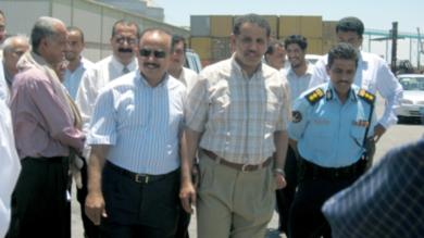 وزير النقل في ميناء المعلا بمعية رئيس منطقة عدن لمجموعة هائل سعيد انعم وزير النقل في ميناء المعلا بمعية رئيس منطقة عدن لمجموعة هائل سعيد انعم