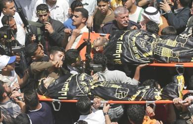 فلسطينيون يشيعون الشهيدان عثمان صدقة ومصطفى غني