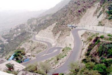 جانب من طريق جبل صبر بتعز جانب من طريق جبل صبر بتعز