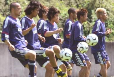 الانضباط التدريبي من أهم صفات المنتخب الياباني الانضباط التدريبي من أهم صفات المنتخب الياباني
