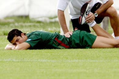 قد لا يشارك رونالدو بسبب الاصابة
قد لا يشارك رونالدو بسبب الاصابة