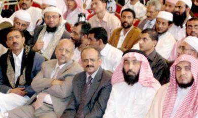 كبار ضيوف حفل التكريم للحفاظ والعرسان بتعز كبار ضيوف حفل التكريم للحفاظ والعرسان بتعز