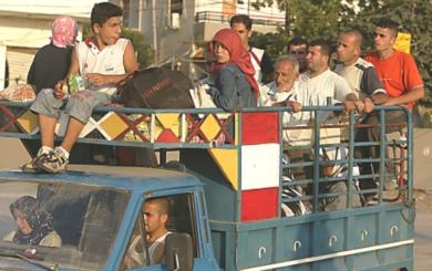 لبنانيون غادرو الجنوب بعد القصف الاسرائيلي المكثف