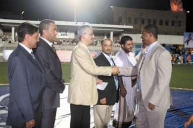 صانع الانجاز المدرب سيوم كبدي لحظة تكريمه صانع الانجاز المدرب سيوم كبدي لحظة تكريمه