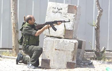 احد حراس لرئيس الفلسطينين يطلق النار بأتجاة عناصر من حركة حماس