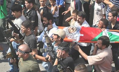 فلسطينيون يشيعون احد القتلى