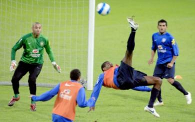 الروح الجميلة عنوان في تمارين منتخب البرازيل
