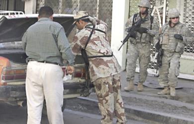 القوات العراقية تقوم بعملية تفتيش خشيه من تفاقم الوضع