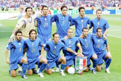 لوكا توني مع المنتخب صاحب الرقم (9) لوكا توني مع المنتخب صاحب الرقم (9)
