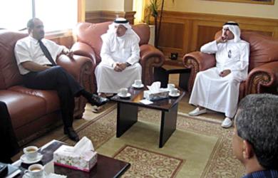 الوفد العربي أكد لقيادة المحافظة افتقادنا للملاعب أثناء زيارته لعدن الوفد العربي أكد لقيادة المحافظة افتقادنا للملاعب أثناء زيارته لعدن