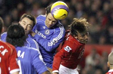 ريكاردو كارفاليو يقفز أعلى الجميع مسجلاً هدف التعادل لتشلسي ريكاردو كارفاليو يقفز أعلى الجميع مسجلاً هدف التعادل لتشلسي