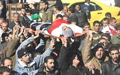 فلسطينيون يشيعون جثمان الشهيد امين مصلوف أمس