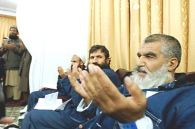 الافراج عن معتقلين افغان اطلق سراحهم من خليج غوانتانامو