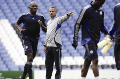 مورينيو يطلب من لاعبيه تشديد الضغط على مانشستر مورينيو يطلب من لاعبيه تشديد الضغط على مانشستر