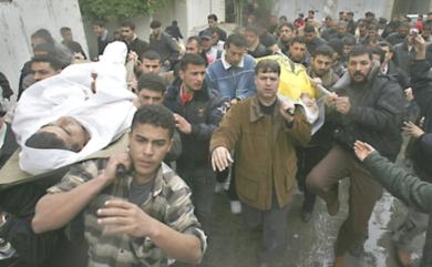 فلسطينيون يشيعون جثامين القتلى