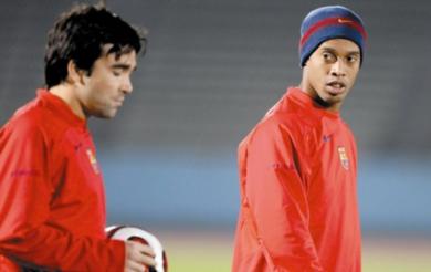 غياب رونالدينيو وديكو قد يؤثر على برشلونة غياب رونالدينيو وديكو قد يؤثر على برشلونة
