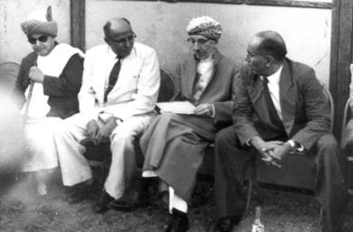 صورة تجمع من اليمين: أبوبكر كعدل والسيد زين العيدروس ومحمد علي باشراحيل والشيخ محمد بن سالم البيحاني صورة تجمع من اليمين: أبوبكر كعدل والسيد زين العيدروس ومحمد علي باشراحيل والشيخ محمد بن سالم البيحاني