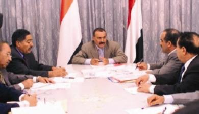 رئيس الجمهوية خلال ترؤسه اجتماعا بالمسؤولين التنفيذيين أمس رئيس الجمهوية خلال ترؤسه اجتماعا بالمسؤولين التنفيذيين أمس