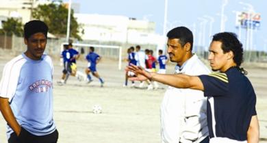 الجهاز الفني يهتم بكل صغيرة وكبيرة في التمارين الجهاز الفني يهتم بكل صغيرة وكبيرة في التمارين