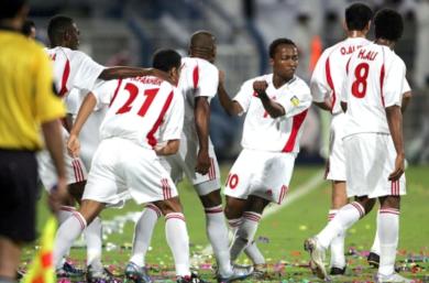 الاماراتيون يطمحون بتحقيق انجاز على أرضهم الاماراتيون يطمحون بتحقيق انجاز على أرضهم