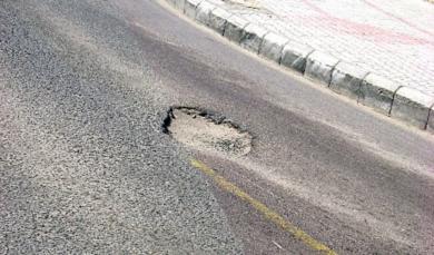 حفر في أول الطريق بالتواهي بجانب جولة حجيف حفر في أول الطريق بالتواهي بجانب جولة حجيف
