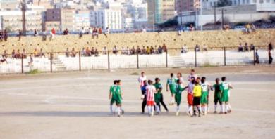 احتكاك غير مؤثر بلاعبي الفريق احتكاك غير مؤثر بلاعبي الفريق