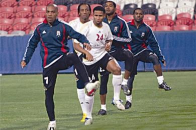 تمارين مكثفة لمنتخب الامارات تمارين مكثفة لمنتخب الامارات