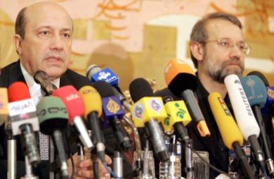 كبير المفاوضين النوويين الإيرانيين علي لاريجاني مع وزير الامن القومي الروسي ايجور ايفانوف في مؤتمر صحفي