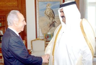 أمير قطر يستقبل نائب رئيس الوزراء الإسرائيلي في الدوحة أمس أمير قطر يستقبل نائب رئيس الوزراء الإسرائيلي في الدوحة أمس