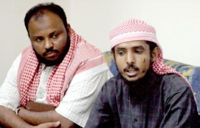 أثناء حضروهما إلى مبنى «الأيام» أثناء حضروهما إلى مبنى «الأيام»