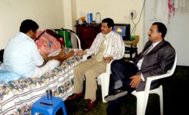 نائب محافظ عدن ومدير مكتب الصحة أثناء زيارتهما للفنان عبدالكريم توفيق نائب محافظ عدن ومدير مكتب الصحة أثناء زيارتهما للفنان عبدالكريم توفيق