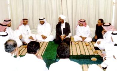 الوفد في ضيافة الداعية الحبيب عمر بن حفيظ
الوفد في ضيافة الداعية الحبيب عمر بن حفيظ